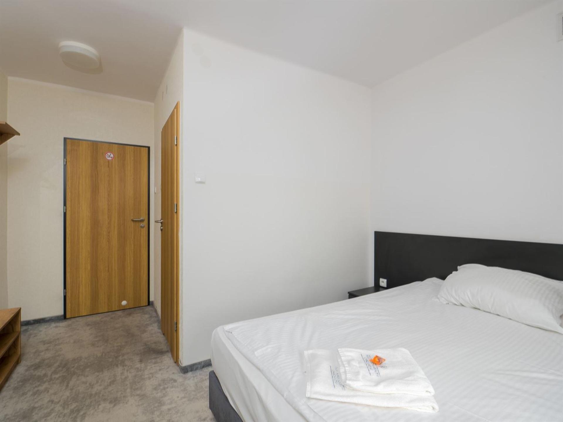 Park Apartamenty Хшанов Екстериор снимка